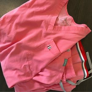 Mediclo small 1 pocket top and joggers in pink